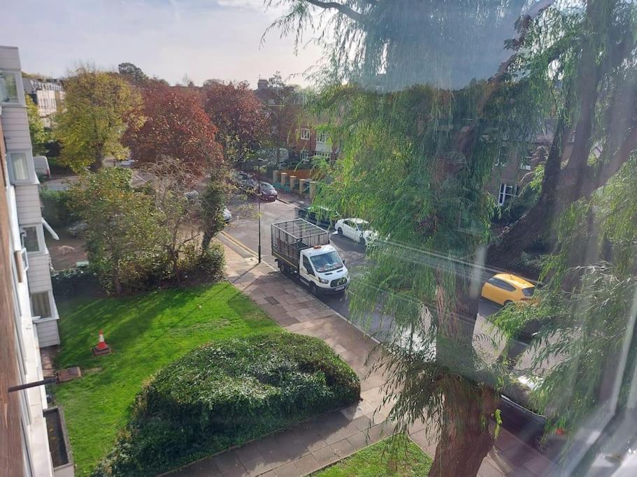 2 Bed Flat, Bounds Green, Piccadilly Line, London N11 Esterno foto