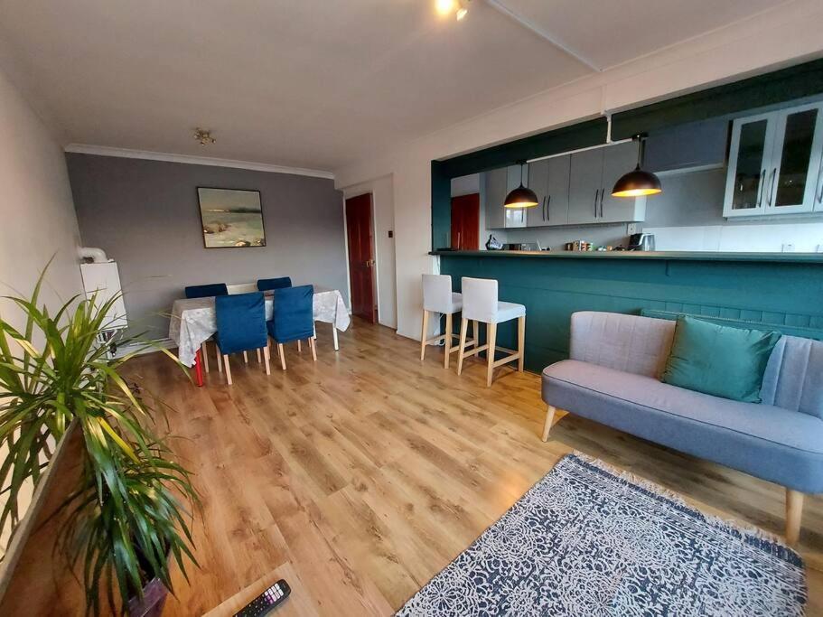 2 Bed Flat, Bounds Green, Piccadilly Line, London N11 Esterno foto